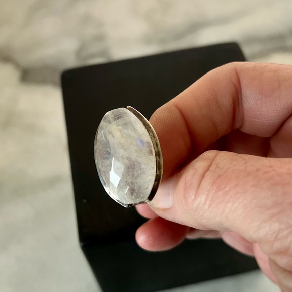 Gorgeous large oval faceted moonstone and sterling silver ring - Picture 3 of 9